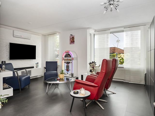 Hofstraat 8, Born