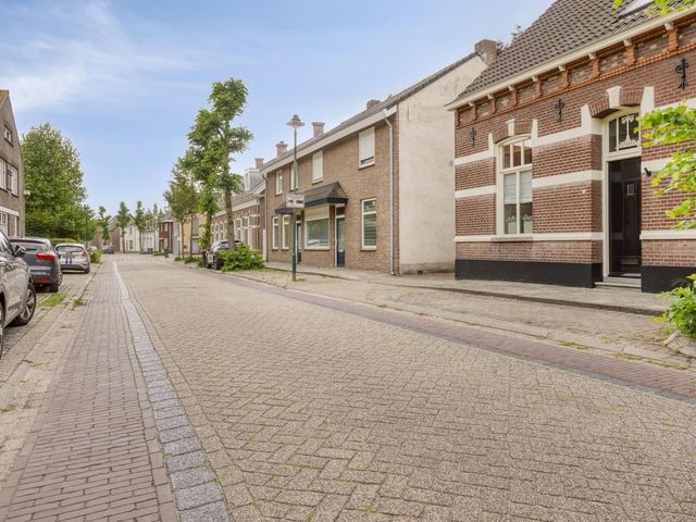 Stationstraat 4, Alphen