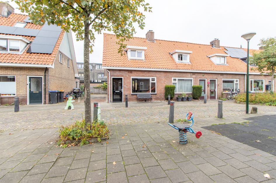 Burgemeester Strick Van Linschotenstraat 12