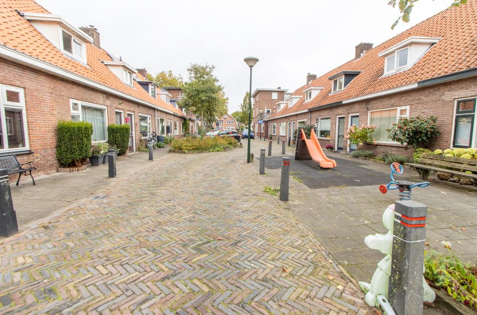 Burgemeester Strick Van Linschotenstraat 12