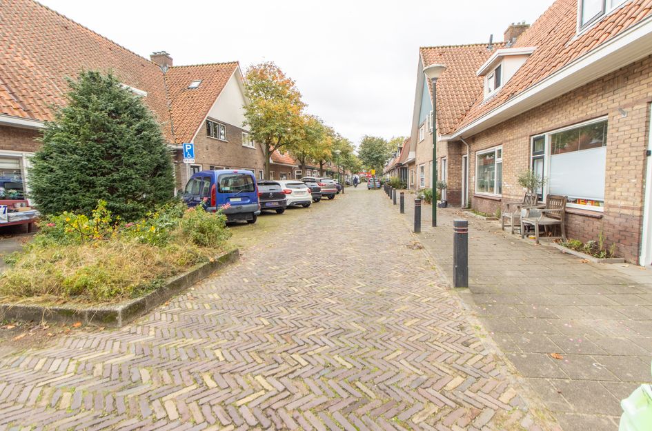 Burgemeester Strick Van Linschotenstraat 12