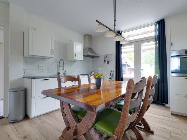 Groningerstraat 12, Vries