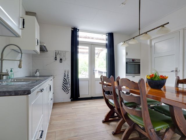 Groningerstraat 12, Vries