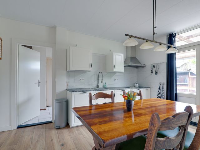 Groningerstraat 12, Vries