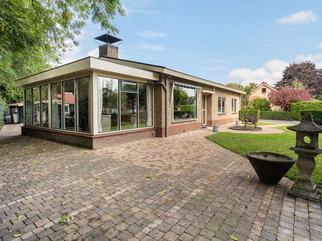 Dorpsstraat 6, Rhenoy