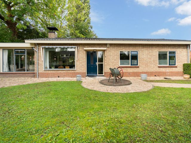 Dorpsstraat 6, Rhenoy