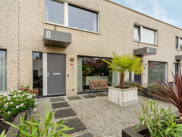 Giottoplantsoen 8, Almere