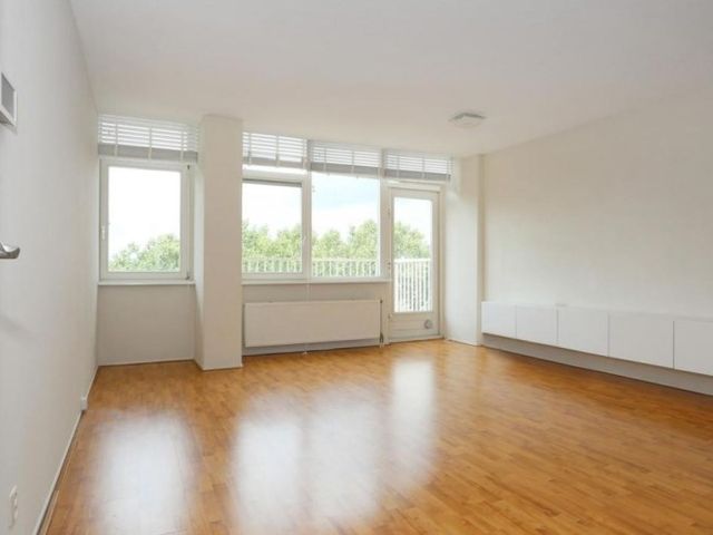 Volendamlaan , Den Haag