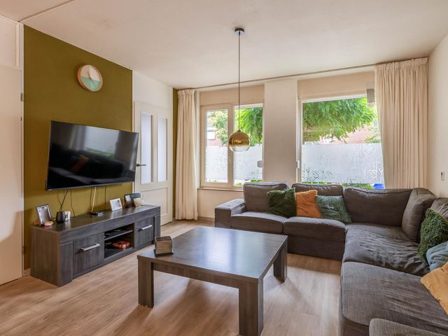 Kapelaan Nausstraat 35, Venlo