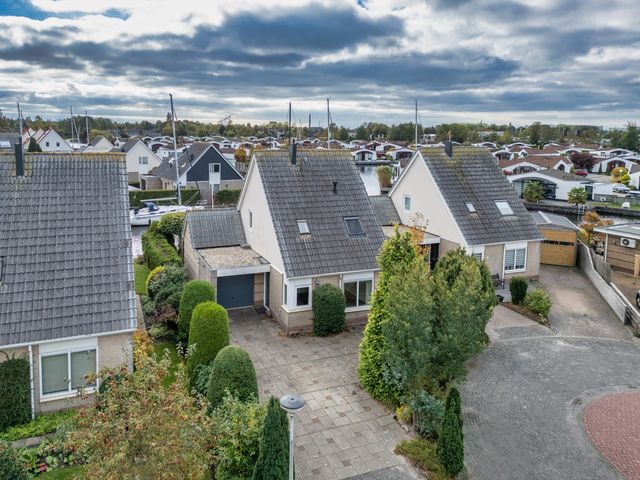 Kievit 11, Lemmer