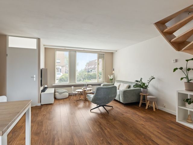 Doorzwin 5007, Julianadorp