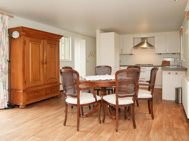 Erichemsekade 8 1, Buren