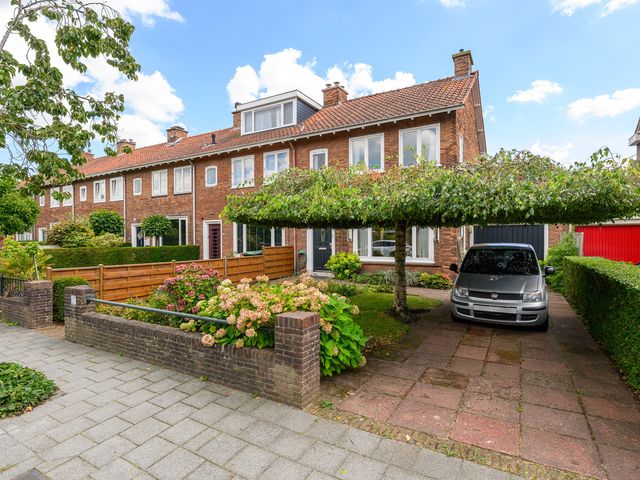 Koningin Emmalaan 27, Leidschendam