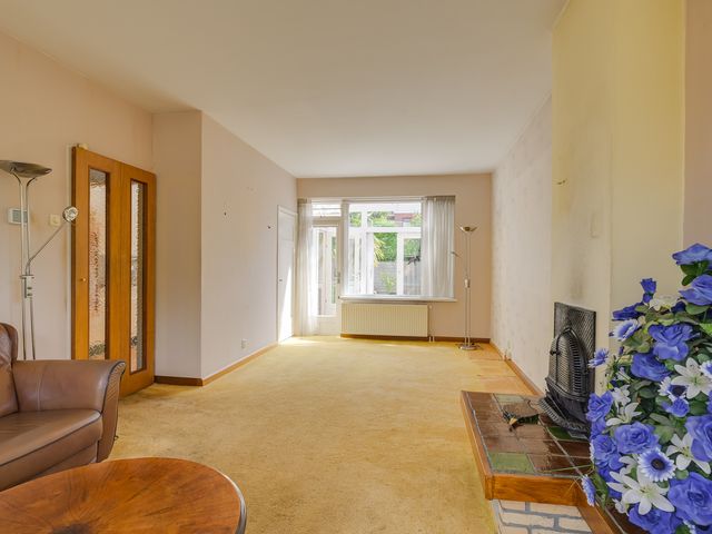 Koningin Emmalaan 27, Leidschendam