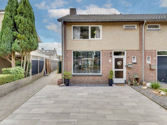 Swidbertstraat 18, Waalre