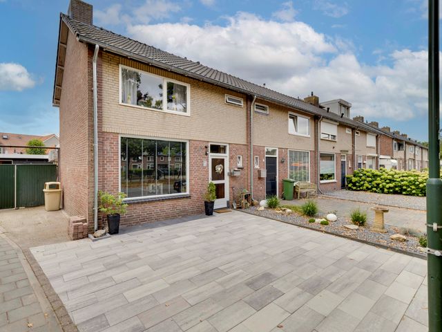 Swidbertstraat 18, Waalre