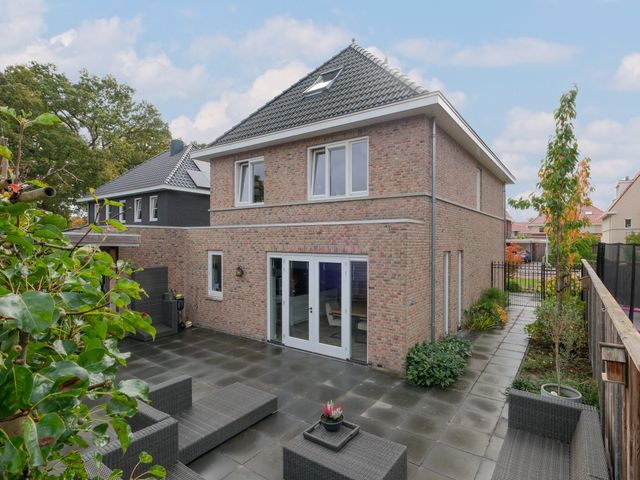 Nijreesweg 82, Almelo