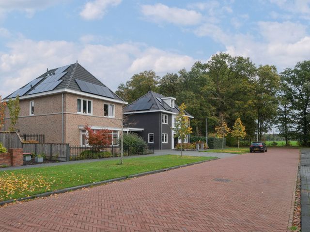 Nijreesweg 82, Almelo