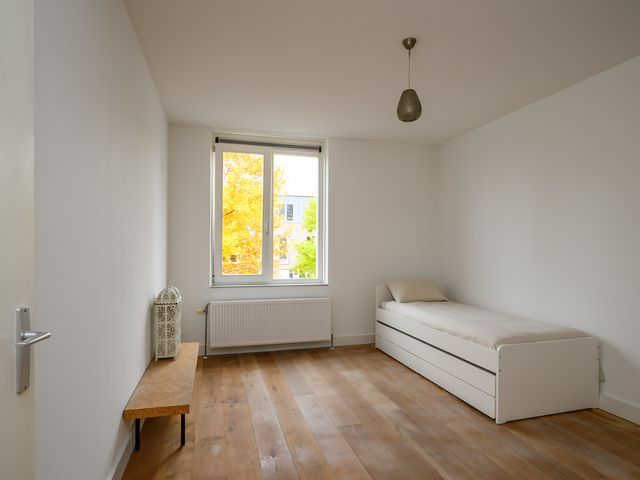 Beneluxlaan 611, Almere