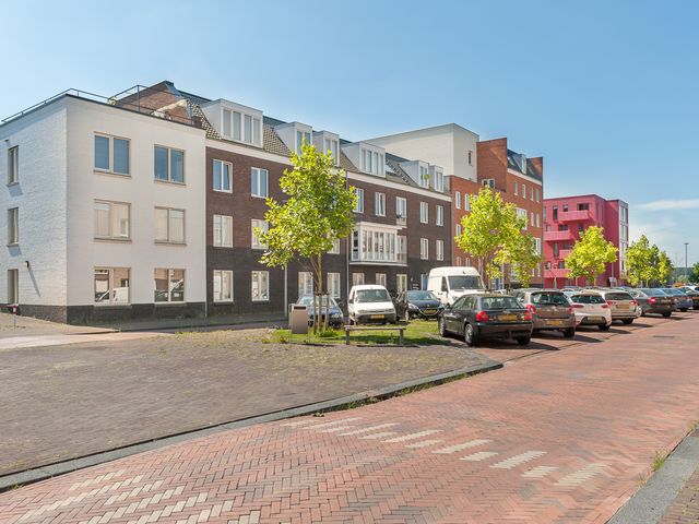 Beneluxlaan 611, Almere