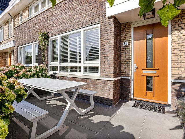 Voorzoom 35, Moerkapelle