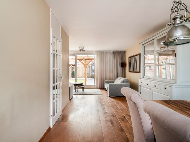 Beursjeskruidstraat 21, Almere