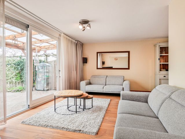 Beursjeskruidstraat 21, Almere