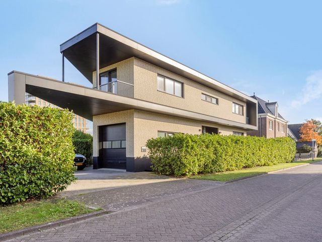 Gigantenstraat 8, Almere