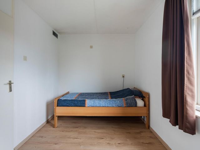 Meeuwenlaan 11, Groot-Ammers