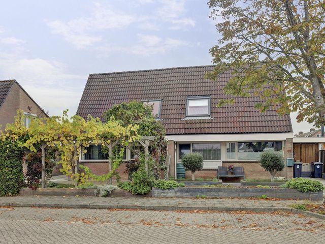 Dokter Schutterstraat 33, Oosterland