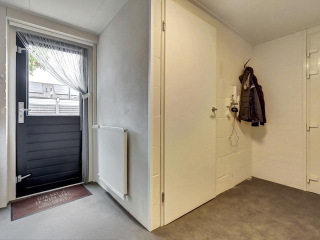 Dokter Schutterstraat 33, Oosterland