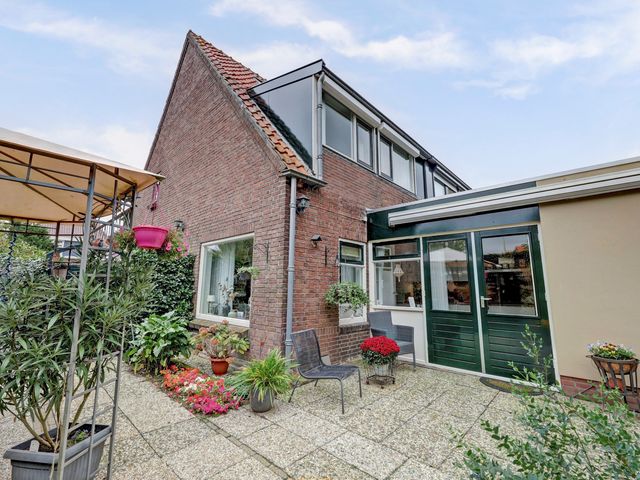 Nieuwestraat 61, Strijen