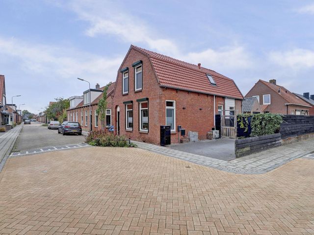 Welhoekstraat 32, Kruiningen