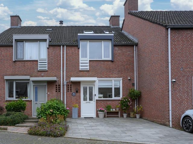 Burg Van Laarstraat 13, Wijlre