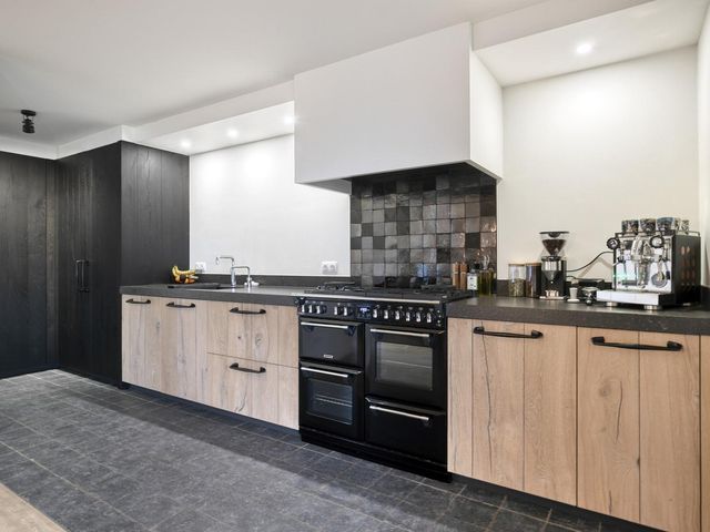 Wilhelminastraat 96, Sint Jansteen