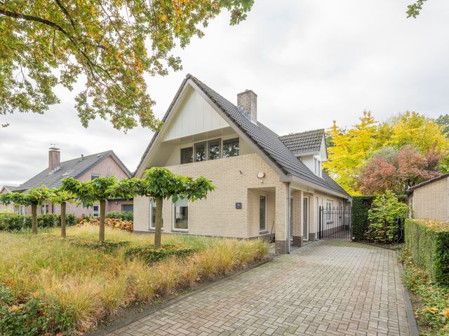 De Ruijterlaan 20, Voorthuizen