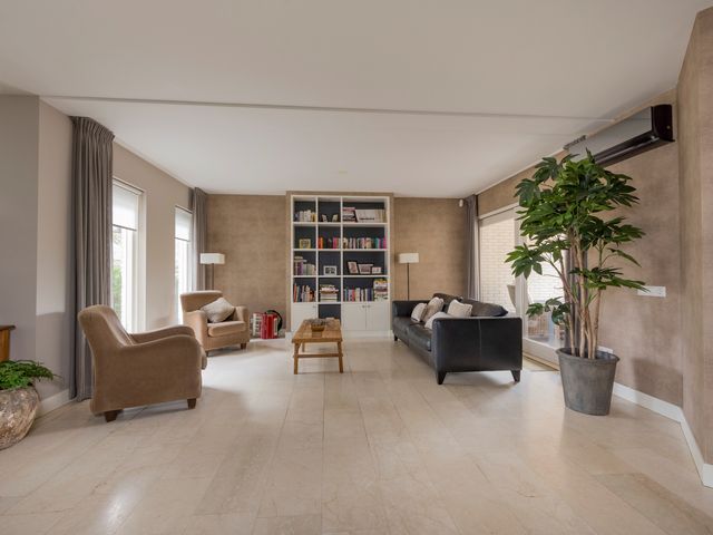 De Ruijterlaan 20, Voorthuizen