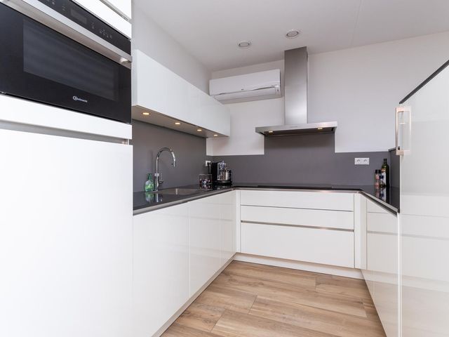 Jan Doustraat 80, Zwaag