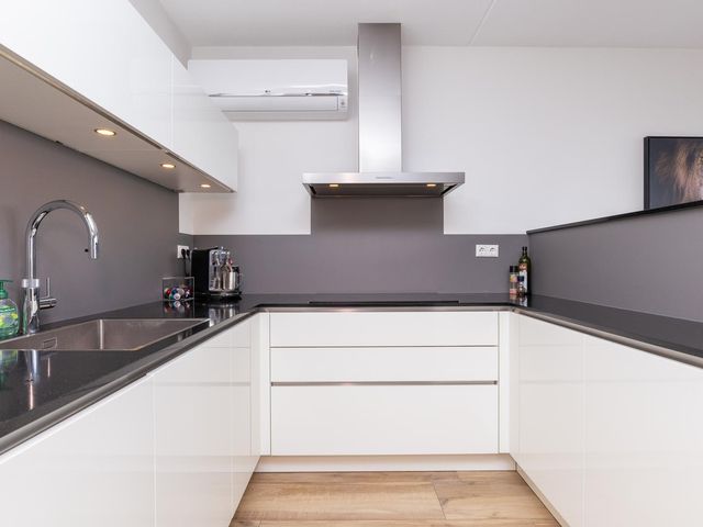 Jan Doustraat 80, Zwaag