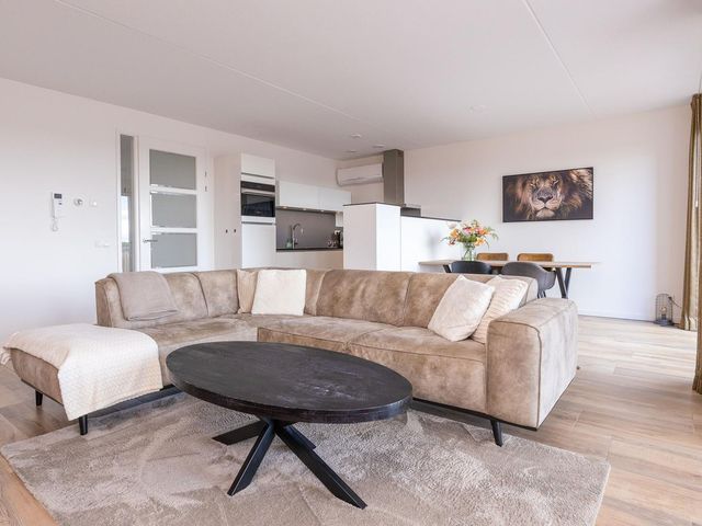 Jan Doustraat 80, Zwaag