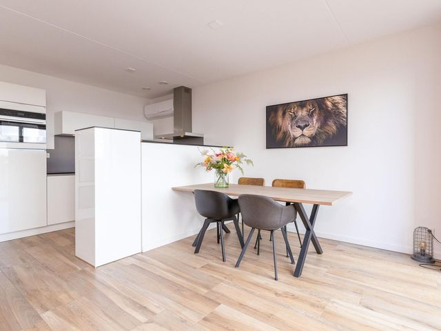 Jan Doustraat 80, Zwaag