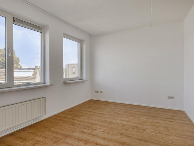 Kade 30b, Roosendaal