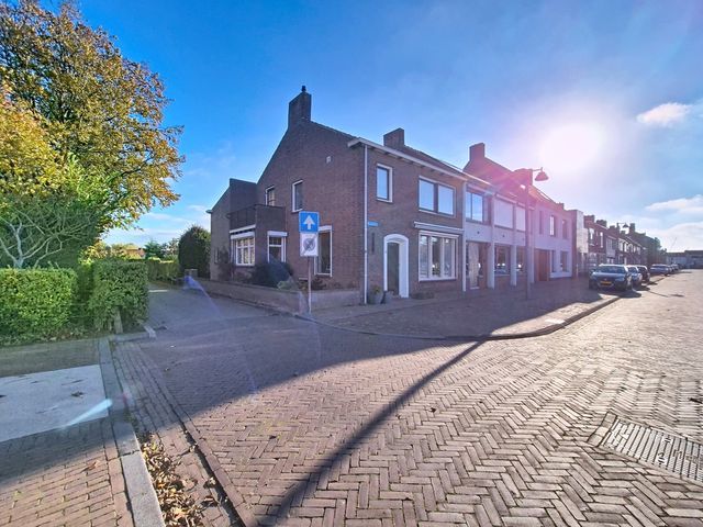 Dorpsplein 35, Schoondijke