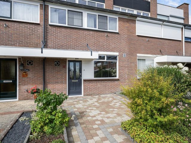 Gladiolenstraat 11, Sint-Maartensdijk