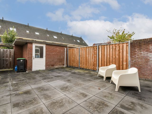 Pieter Johan Tijkenstraat 13, Poortugaal