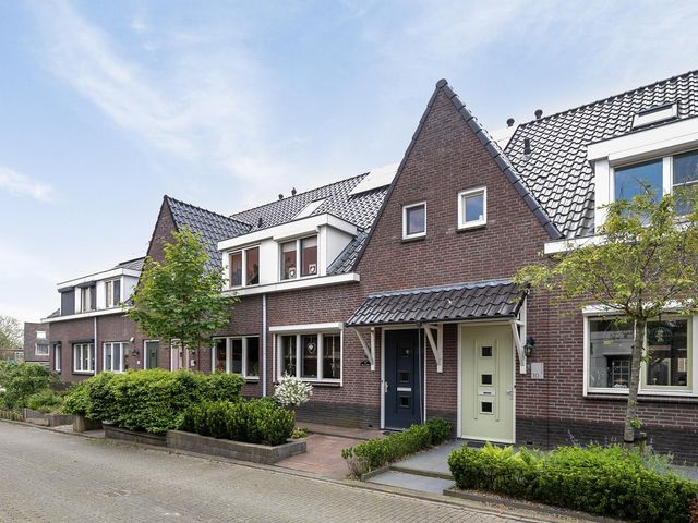 Schoolstraat 12, Strijen