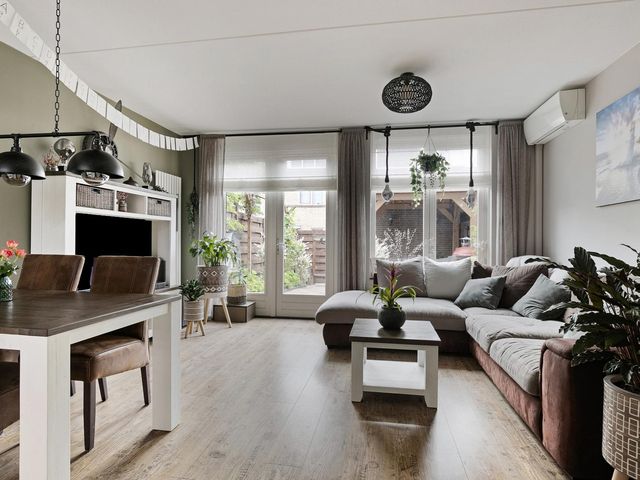 Schoolstraat 12, Strijen