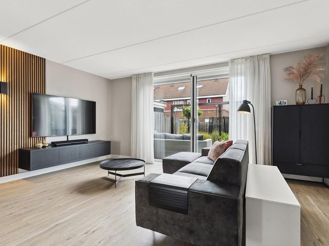 Nobellaan 36, Almere