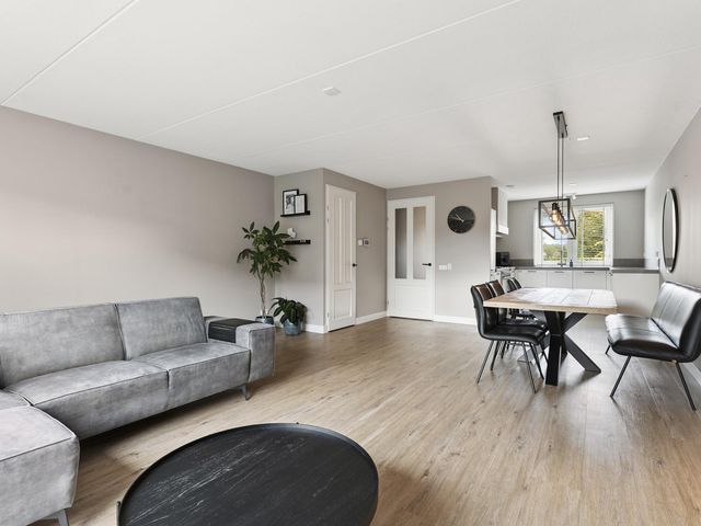 Nobellaan 36, Almere