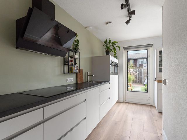 Februaristraat 50, Almere